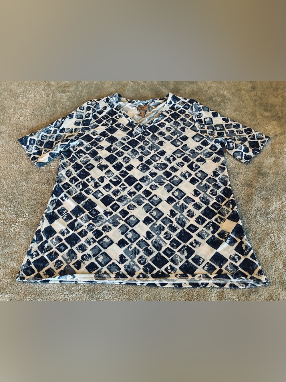 Women’s Chico’s Blue Geometric V-Neck Short Sleeve Shirt Size 1
